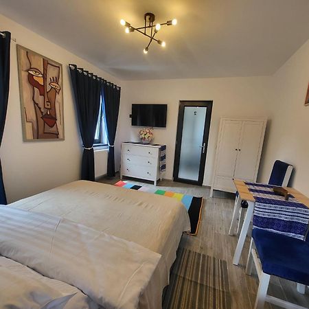 Pensiunea Casa Dacilor Podeni Екстер'єр фото