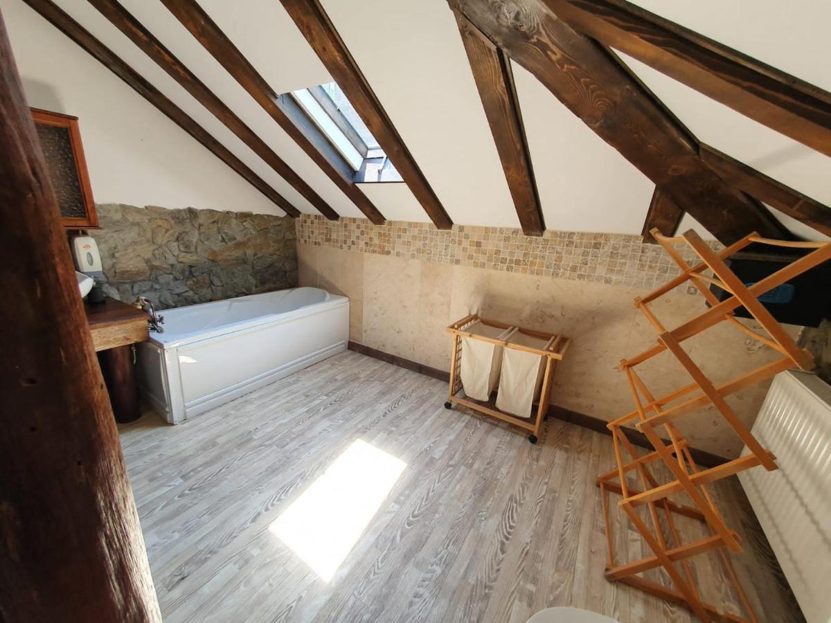 Pensiunea Casa Dacilor Podeni Екстер'єр фото
