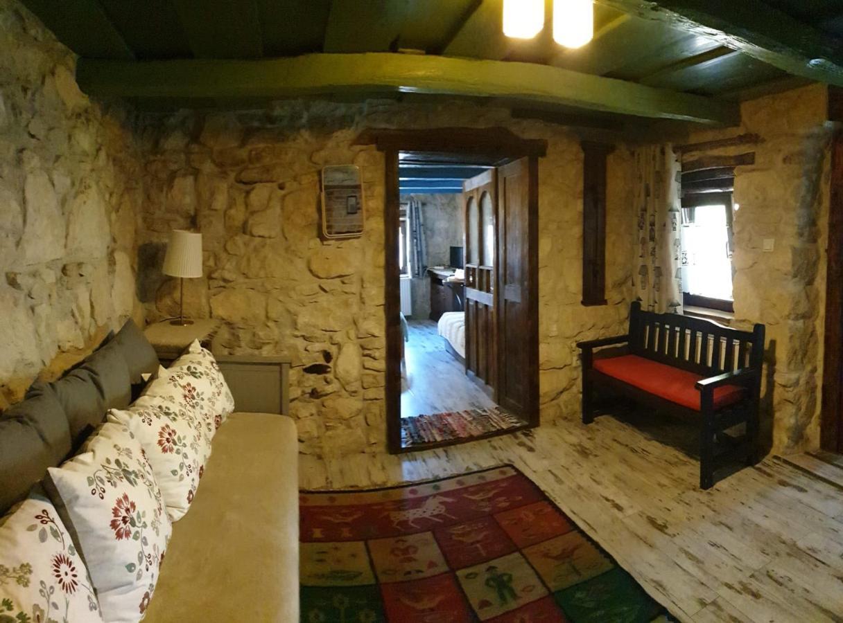 Pensiunea Casa Dacilor Podeni Екстер'єр фото