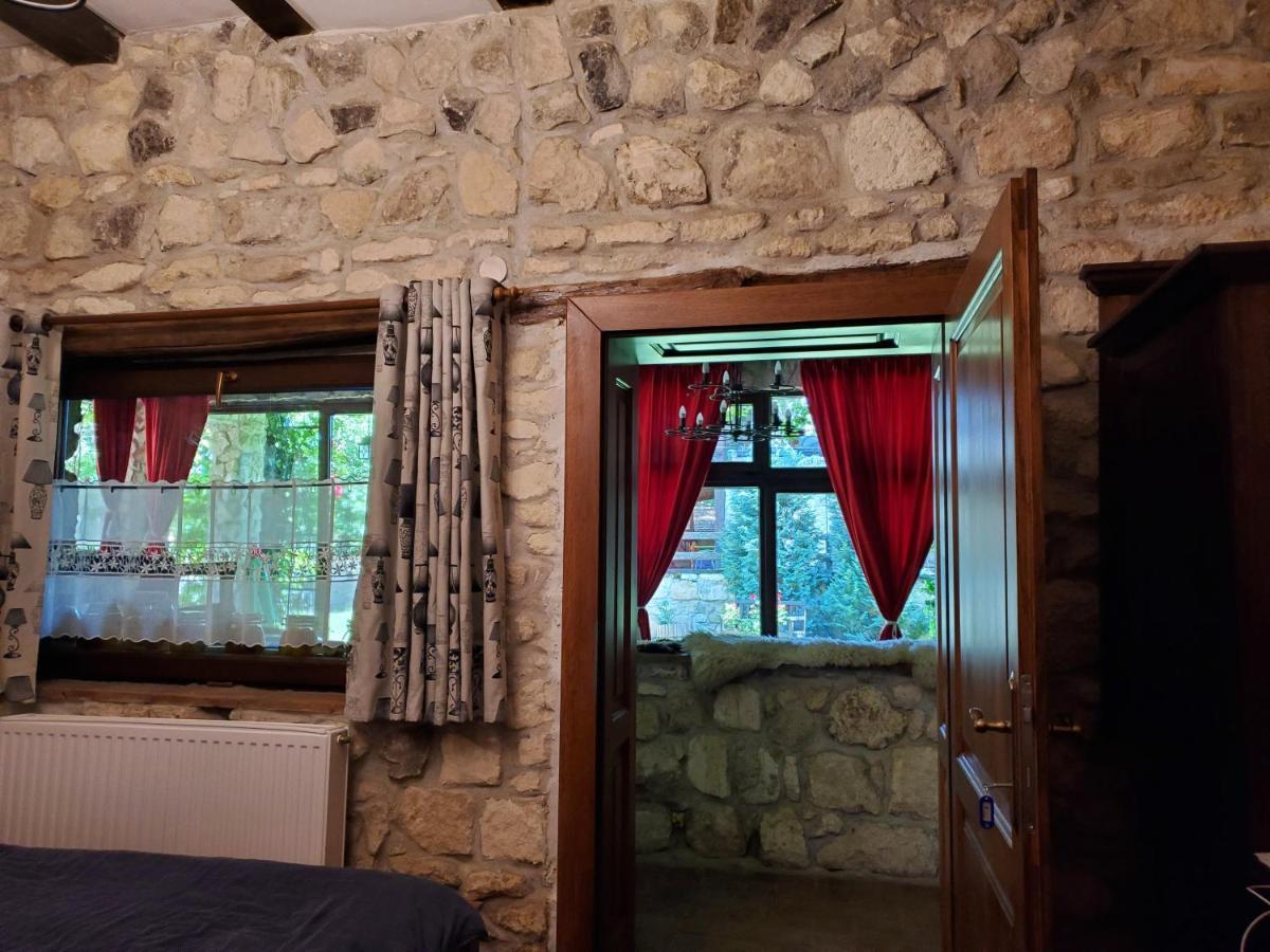 Pensiunea Casa Dacilor Podeni Екстер'єр фото