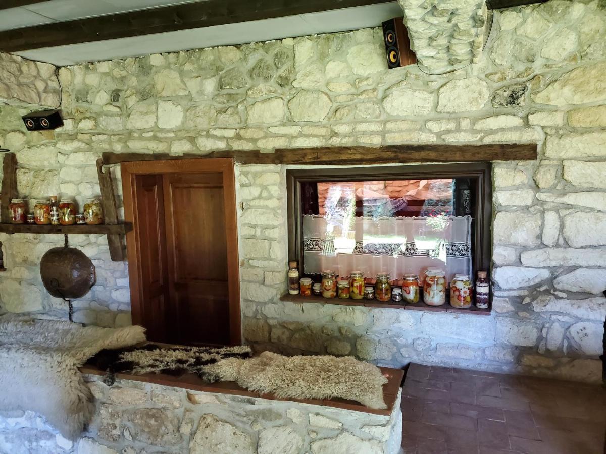 Pensiunea Casa Dacilor Podeni Екстер'єр фото